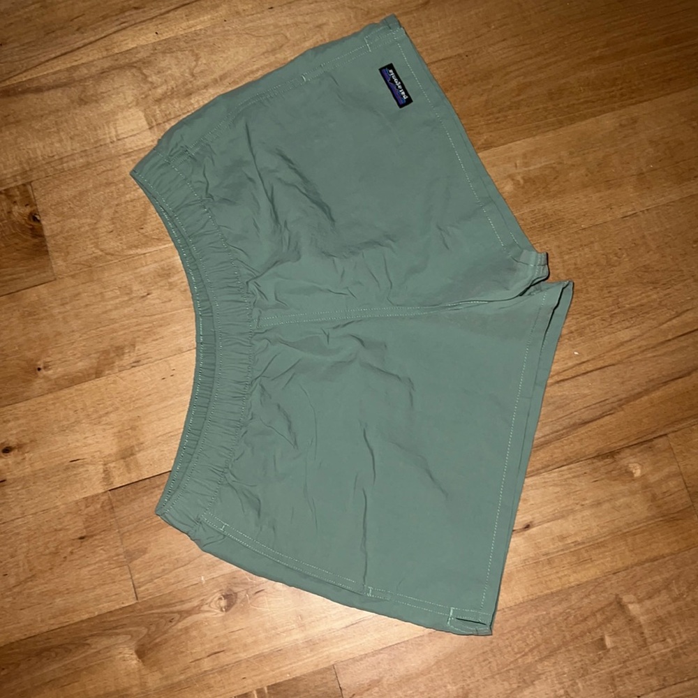 patagonia barely baggies 2.5” inseam size M